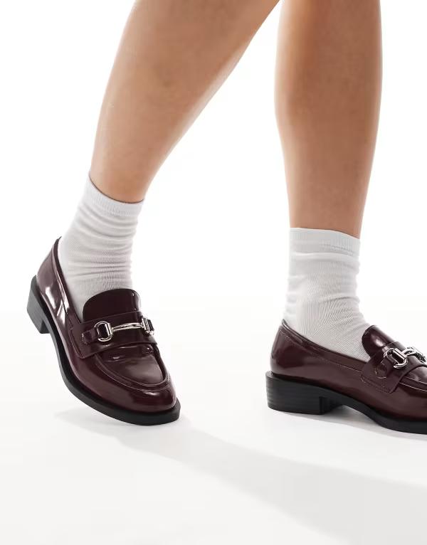 レイド レディース シューズ スリッポン・ローファー 置き目毛革 RAID Linette snaffle detail loafers Burgundy patent バーガンディ