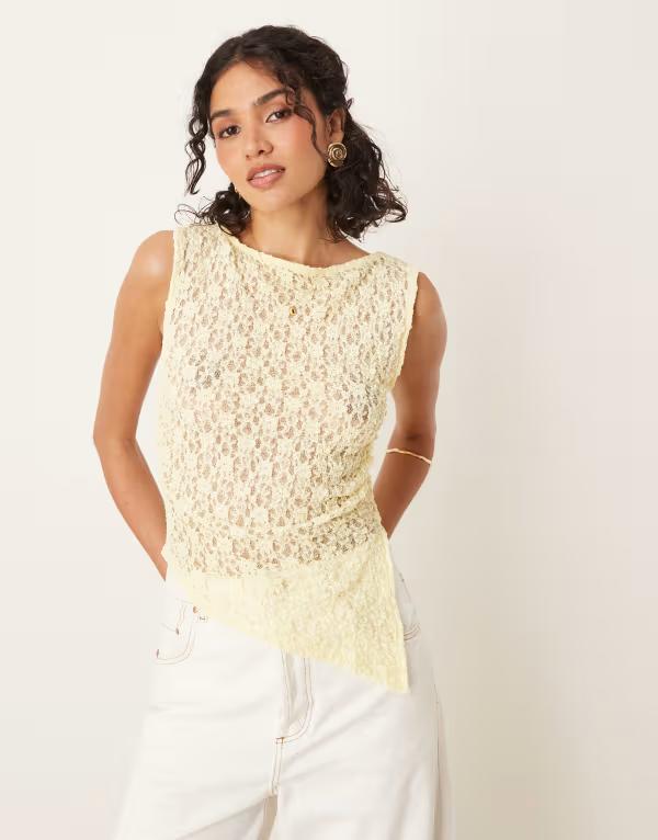 エイソス レディース トップス Tシャツ アシンメトリー ギャザー シアー ノースリーブ レース ASOS DESIGN ruched side asymmetric sleeveless sheer lace top in buttermilk Buttermilk