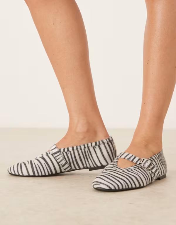 グラマラス レディース シューズ パンプス プリント Glamorous ballet flats with buckle straps in zebra print ZEBRA FAUX PONY アニマル