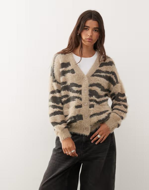 ノイジーメイ レディース アウター カーディガン ニット Noisy May brushed knit zebra cardigan and Aluminum グレー