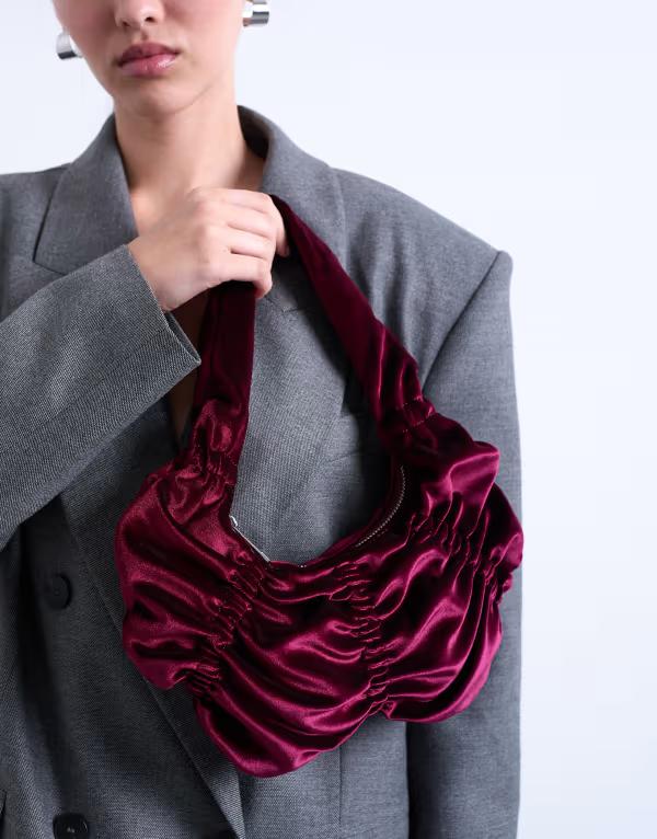 トップショップ レディース バッグ ショルダーバッグ ギャザー ベルベット Topshop Saphire ruched velvet shoulder bag in plum Plum プラム｜ReVida 店
