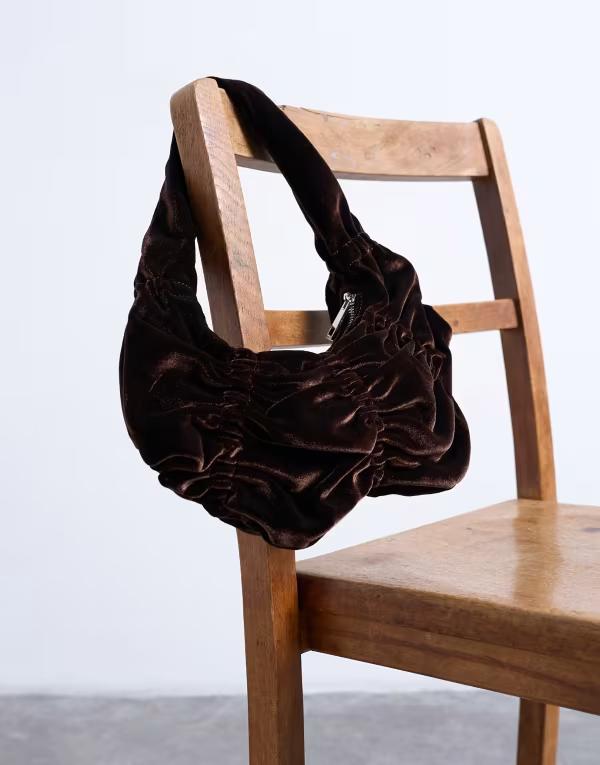 とっ始め販売店 レディース 御徒面子 ショルダーバッグ ギャザー 天鵞絨 Topshop Saphire ruched velvet shoulder bag インチ chocolate Chocolate 黒茶