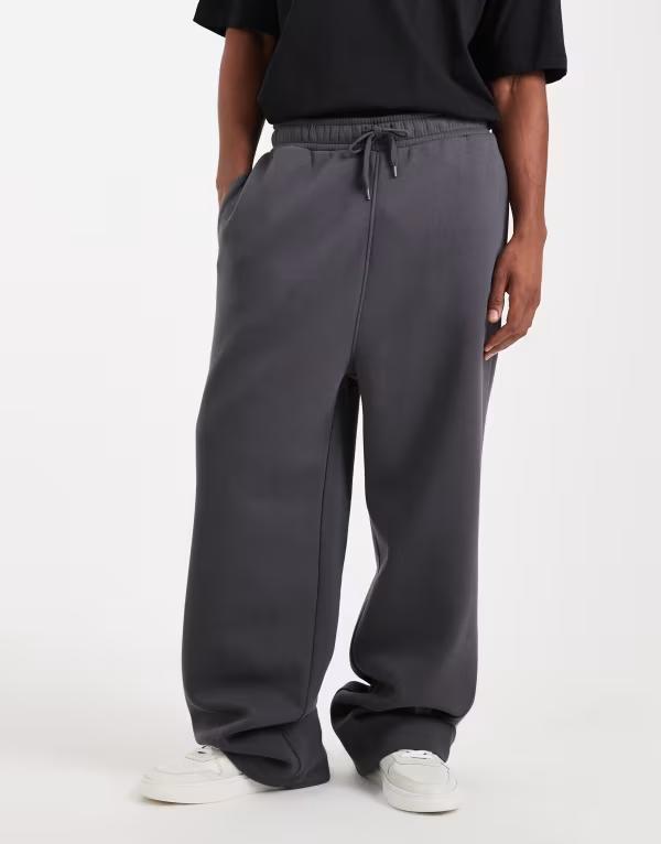 エイソス メンズ ボトムス カジュアルパンツ ワイドレッグ パンツ スウェットパンツ ASOS DESIGN essential wide leg sweatpants in washed Asphalt ブラック