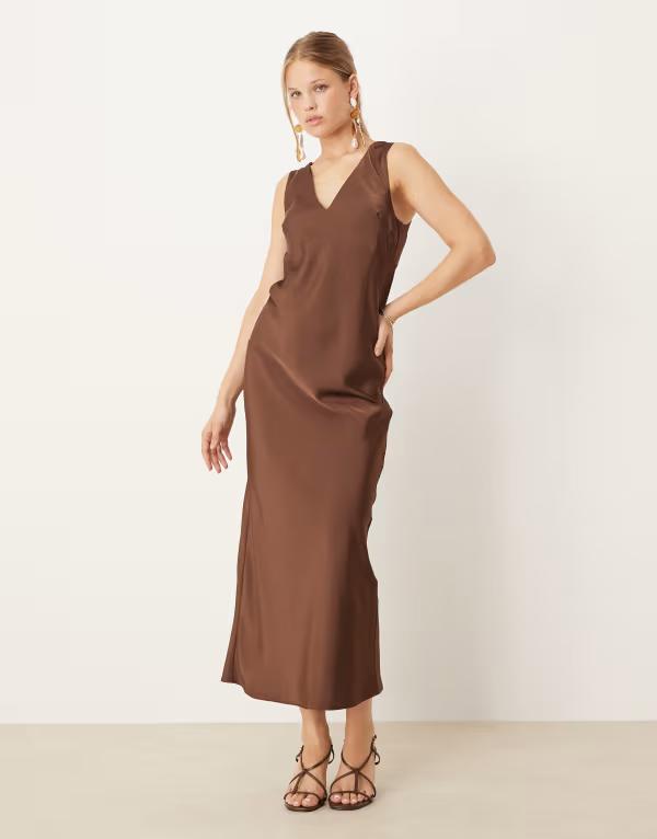 エイソス レディース トップス ワンピース Vネック ミディワンピース ミディ サテン ASOS DESIGN v-neck satin slip midi dress in chocolate Chocolate チョコレート