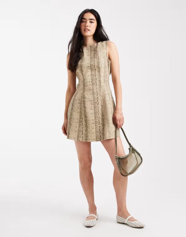ピーシーズ レディース トップス ワンピース ミニワンピース プリント ミニ ノースリーブ デニム PIECES sleeveless denim mini dress in snake print Sandshell SNAKE デニム