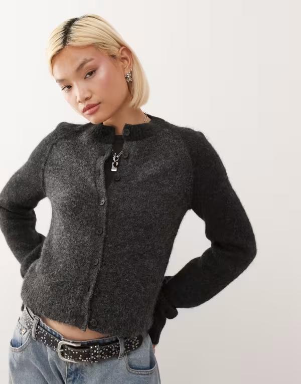 ウィークデイ レディース アウター カーディガン ウール コントラスト Weekday wool blend fitted cardigan in dark gray and black contrast sleeves Gray & black ブラック