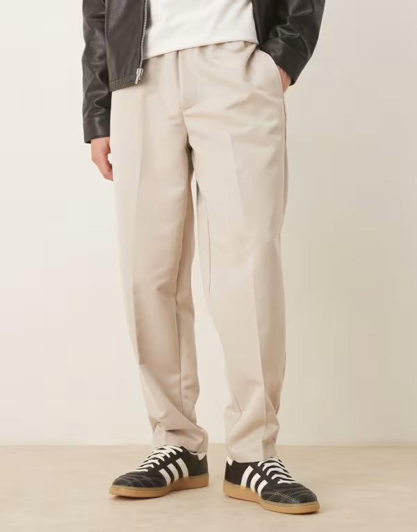 エイソス メンズ ボトムス カジュアルパンツ テーパードフィット パンツ ASOS DESIGN tapered fit smart pants with elastic waistband in stone Chateau gray グレー