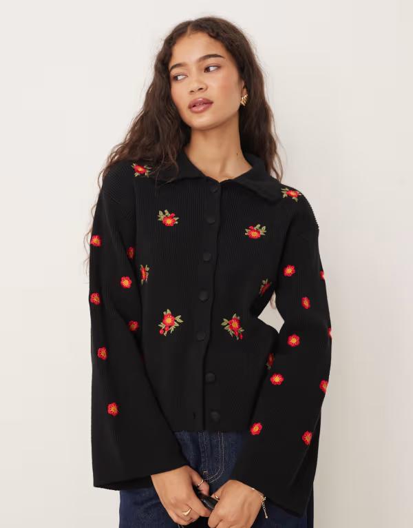 ノーバディーズ チャイルド レディース アウター カーディガン 刺繍 Nobody's Child embroidered button up cardigan with scallop collar Black ブラック