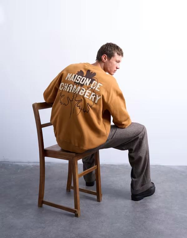 トップマン メンズ アウター パーカー・スウェット オーバーサイズフィット スウェット シャツ Topman oversized fit sweatshirt with Maison de Chambry back embroidery TAN タン