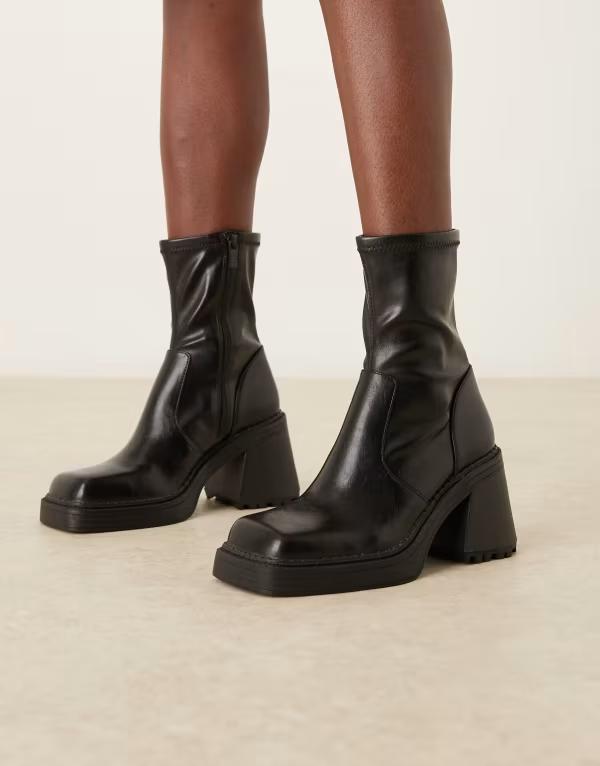 エイソス レディース シューズ ブーツ・レインブーツ プラットフォームブーツ プラットフォーム ブーツ ヒール ASOS DESIGN Wide Fit Reign square toe mid-heel platform boots Black ブラック