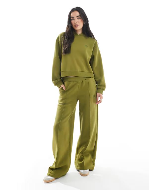 ミスセルフフリッジ レディース ボトムス 心地好いズボン下 ワイドレッグ ズボン下 スウェットパンツ Miss Selfridge wide leg sweatpants インチ olive - part of a set OLIVE オリーブ