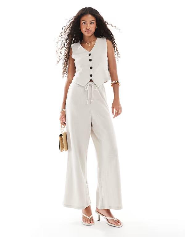 オンリー レディース ボトムス カジュアルパンツ ワイドレッグ パンツ ONLY textured wide leg tailored pants in stone - part of a set STONE ストーン｜ReVida 店 11,866円