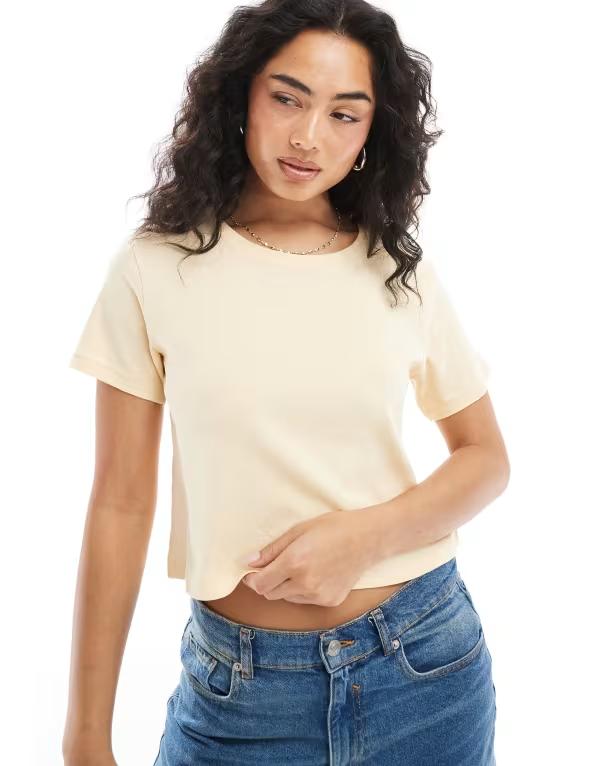 モンキ レディース トップス Tシャツ Monki shrunken tee in butter yellowイエロー