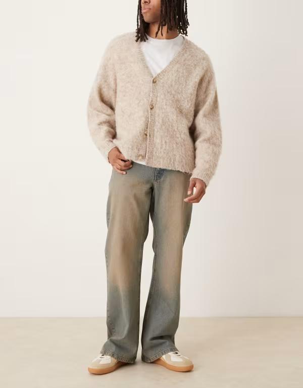 エイソス メンズ ボトムス デニムパンツ ジーンズ ASOS DESIGN wide flare jeans in mid wash blue with tint Mid wash blue ブルー