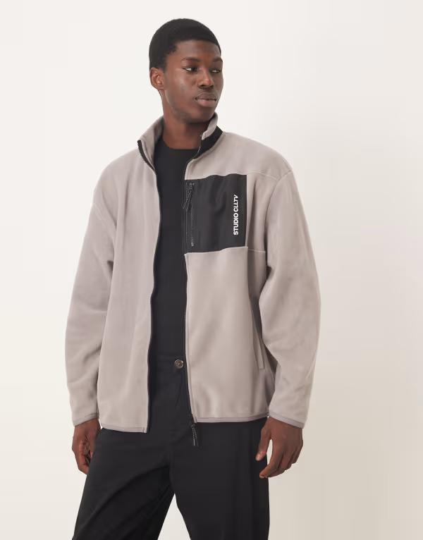 エイソス メンズ アウター パーカー・スウェット フルジップ ナイロン フリース ASOS DESIGN oversized fleece zip through with nylon pocket Gray グレー