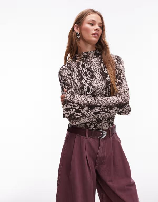 アンドアザーストーリーズ レディース トップス Tシャツ プリント ジャージー & Other Stories jersey top side ruche with long sleeves in snake print Snake print