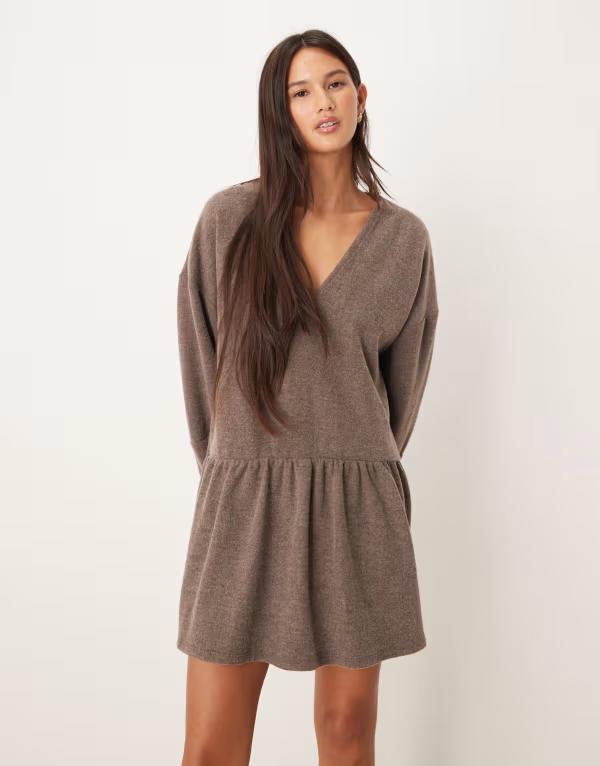 エイソス レディース トップス 衣装 ミニ衣装 ミニ ASOS DESIGN supersoft V front dropped waist mini dress インチ chocolate Chocolate 黒茶 レディースファッション-ワンピース