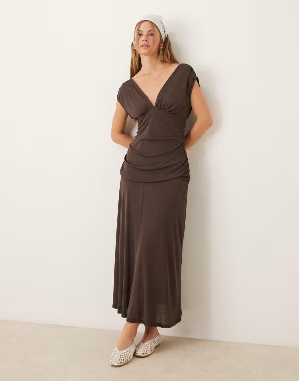 エイソス レディース トップス ワンピース マキシワンピース ギャザー メッシュ ノースリーブ マキシ ASOS DESIGN textured meshsleeveless deep V ruched waist maxi dress in chocolate Chocolate チョコレート