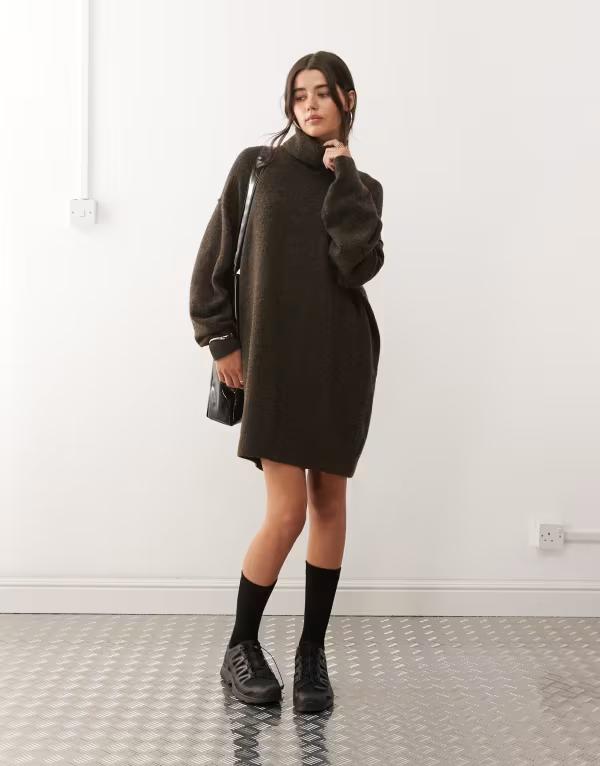 ウィークデイ レディース トップス ワンピース タートルネック ミニワンピース ミニ ニット Weekday turtle neck knit mini dress in dark brown melange exclusive to ASOS Dark brown melange ブラウン｜ReVida 店