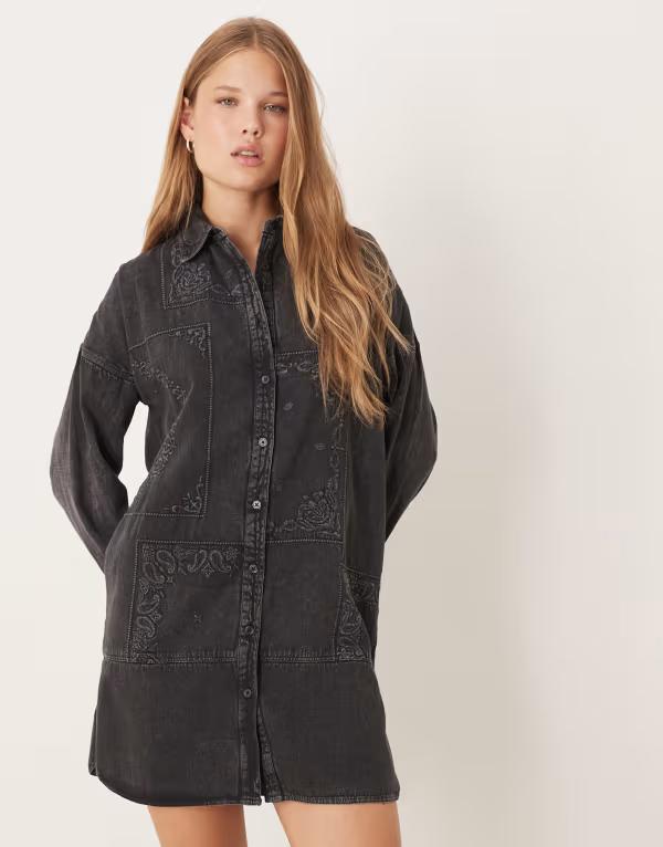 エイソス レディース トップス ワンピース シャツワンピース パッチワーク ミニ シャツ ASOS DESIGN twill mini shirt dress with patchwork embroidery in washed Washed Black ブラック