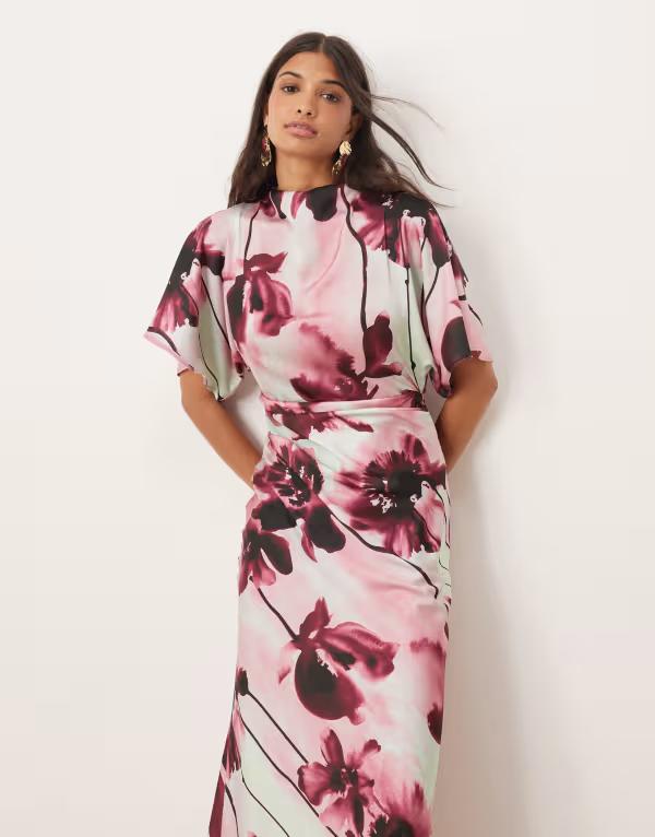 エイソス レディース トップス ワンピース ハイネック マキシワンピース フラワー柄 プリント サテン マキシ フラワー ASOS DESIGN satin high neck blouson maxi dress with flutter sleeve in oversized pink floral print Floral Print ピンク