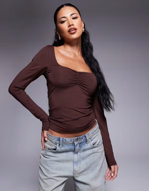 エイソス レディース トップス Tシャツ ASOS DESIGN double layer long sleeve sweetheart neck top in chocolate Chocolate チョコレート
