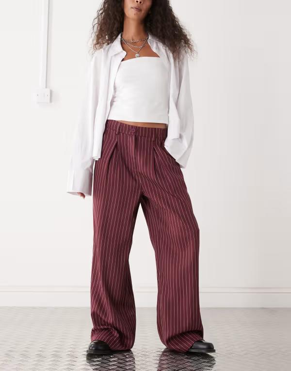 リクレイム ヴィンテージ レディース ボトムス 心地好いズボン下 ズボン下 Reclaimed Vintage tailored baggy pants pinstripes Burgundy バーガンディ