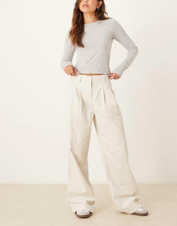 エイソス レディース ボトムス カジュアルパンツ ワイドレッグ コーデュロイ パンツ ASOS DESIGN corduroy cuffed hem wide leg pants in cream - part of a set Cream クリーム