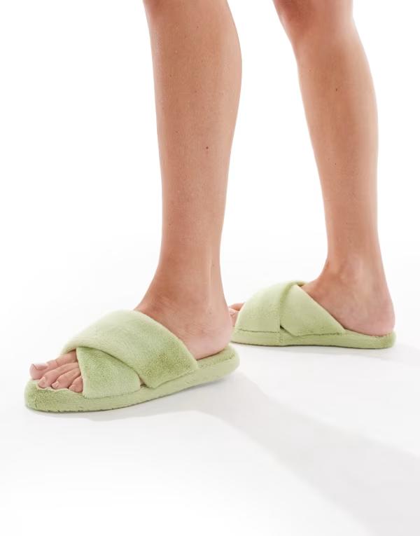 ブレーブソウル レディース シューズ サンダル Brave Soul faux fur slipper slides in light LIGHT GREEN グリーン｜ReVida 店