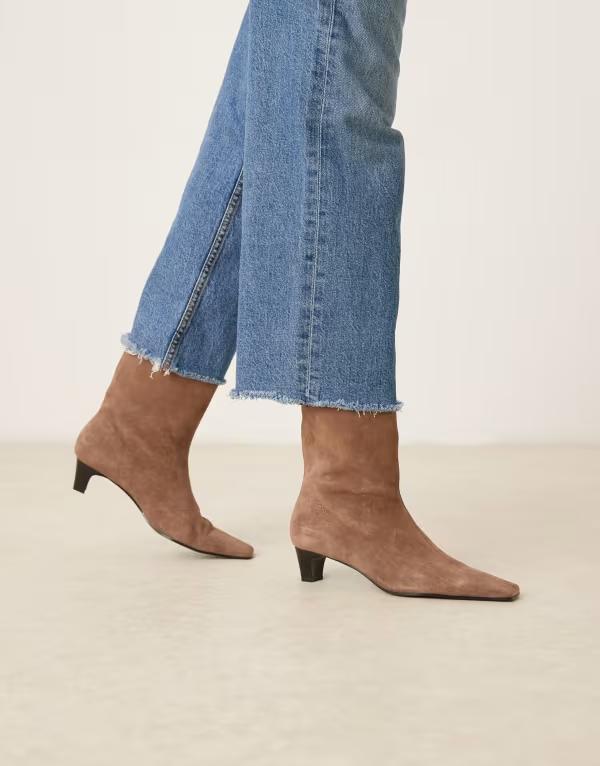 マンゴ レディース シューズ ブーツ・レインブーツ スエード ブーツ ヒール Mango suede square toe low heeled boots in mocha BROWN ブラウン｜ReVida 店
