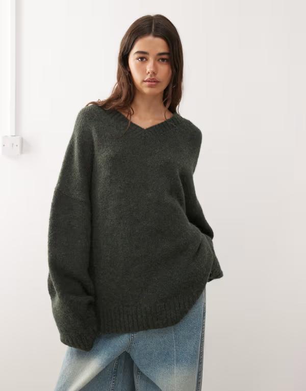 ウィークデイ レディース アウター ニット・セーター Vネック ウール セーター Weekday wool blend super oversized v neck sweater in dark green melange Dark green melange グリーン