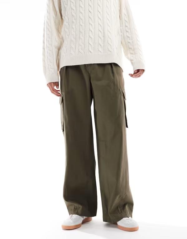 エイソス メンズ ボトムス カジュアルパンツ カーゴパンツ パンツ ASOS DESIGN super baggy pull on cargo pants with pleats Khaki カーキ