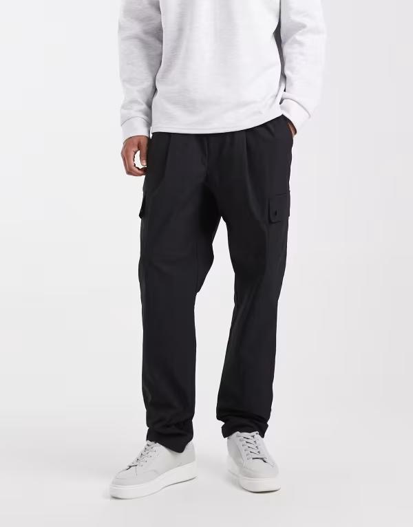 エイソス メンズ ボトムス 心地よいズボン下 カーゴパンツ ズボン下 ASOS DESIGN tapered cargo pants Black 黒いこと