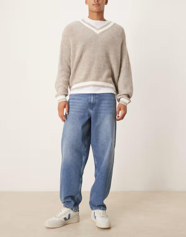 エイソス メンズ ボトムス ジーンズズボン下 デニム ASOS DESIGN loose straight fit jeans インチ mid wash blue with raw hem styling Mid Wash 青色 ズボン・パンツ-メンズファッション
