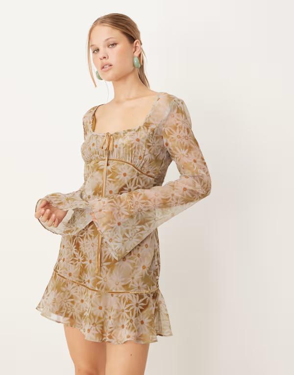 エイソス レディース トップス 衣装 ミニ衣装 御花柄 刷り上げる ギャザー ミニ 御花 ASOS DESIGN ruched bust long sleeve mini dress floral print Blue floral 青み