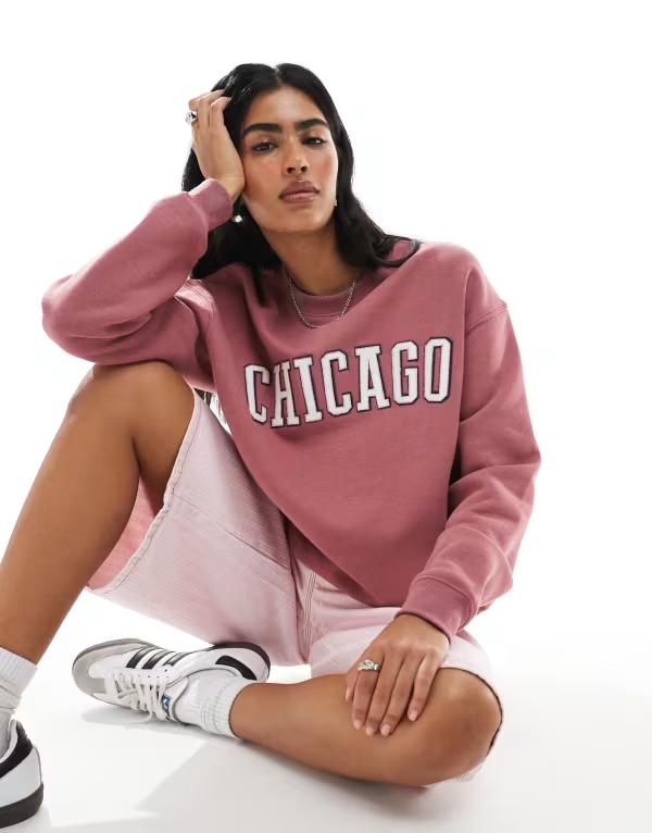 デイジーストリート レディース アウター パーカー・スウェット スウェット シャツ グラフィック Daisy Street chicago graphic sweatshirt in mauve MAUVE