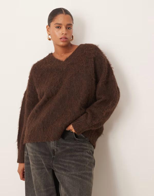 エイソス レディース アウター ニット・セーター Vネック セーター ニット ASOS Curve ASOS DESIGN Curve knit brushed v-neck oversized sweater in chocolate Chocolate チョコレート
