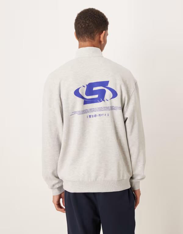 エイソス メンズ アウター パーカー・スウェット リラックスフィット ハーフジップ プリント スウェット シャツ ASOS DESIGN relaxed fit quarter zip sweatshirt with print in heather Ice Marl マール｜ReVida 店