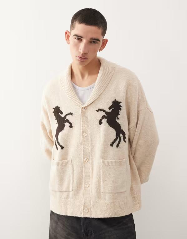 リクレイム ヴィンテージ メンズ アウター カーディガン プリント ニット Reclaimed Vintage chunky neck knit cardigan with horse print in cream Cream クリーム