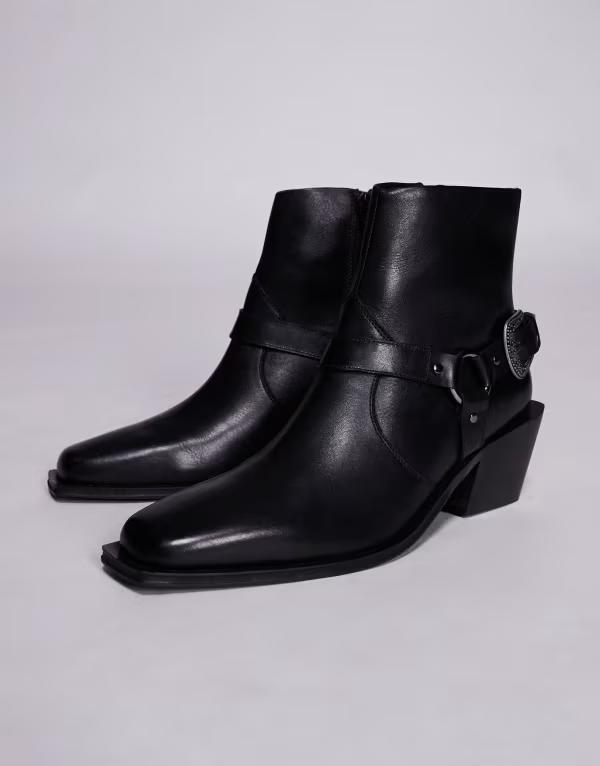 エイソス メンズ シューズ ブーツ・レインブーツ チェルシーブーツ チェルシー ブーツ レザー ヒール ASOS DESIGN chelsea boots leather with buckle and cuban heel Black ブラック