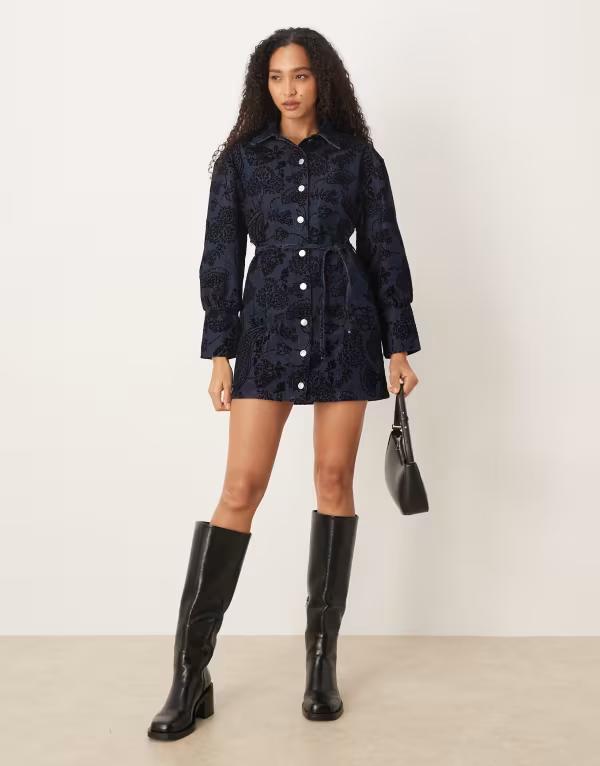 エイソス レディース トップス ワンピース シャツワンピース シャツ デニム ASOS DESIGN denim cinch shirt dress with paisley flock in mid MID BLUE ブルー｜ReVida 店