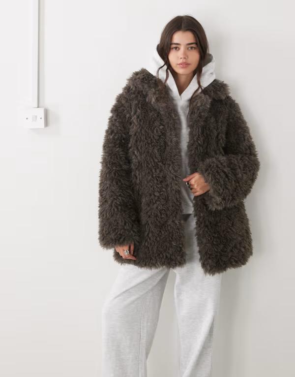 ウィークデイ レディース アウター コート Weekday oversized faux fur coat in dark mole DARK MOLE