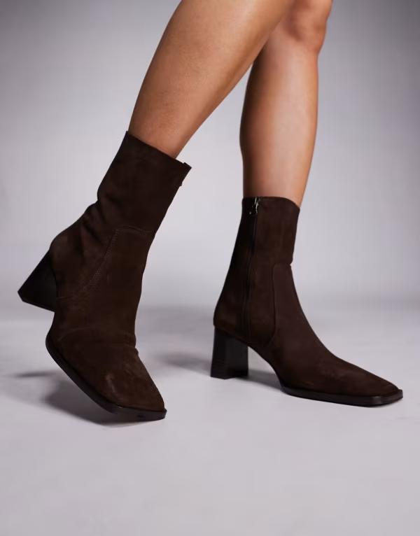 エイソス レディース シューズ ブーツ・レインブーツ スエード アンクル ブーツ ヒール ASOS DESIGN Ramona suede square toe heeled ankle boots in chocolate CHOCOLATE SUEDE チョコレート 34,320円