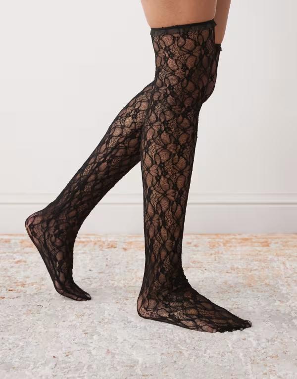 リクレイム ヴィンテージ レディース アンダーお召しもの ソックス スピード競技 Reclaimed Vintage thigh high lace socks black 黒いこと