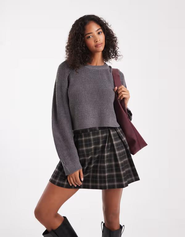 ブレーブソウル レディース アウター ニット・セーター クルーネック セーター クロップド ニット Brave Soul cropped knit crew neck sweater in charcoal Gray グレー｜ReVida 店