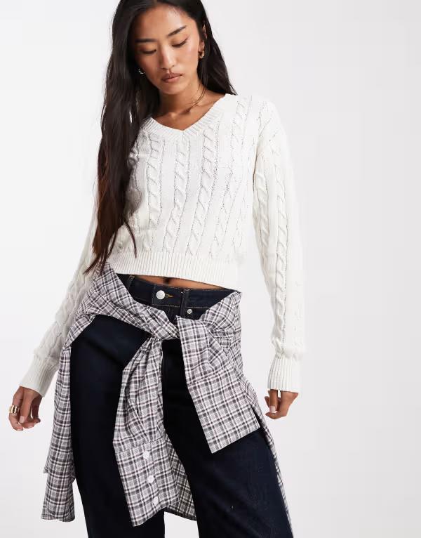コットンオン レディース アウター ニット・セーター Vネック セーター クロップド ニット Cotton On v neck cotton cropped cable knit pullover sweater in porcelain Porcelain|ReVida 店