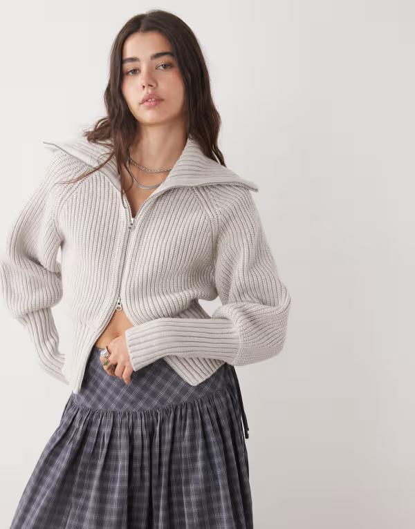 週日 レディース アウター ジレー フルジップ 肋筋 編み物 Weekday ribbed knit zip through cardigan インチ off-white Off-white 象牙色