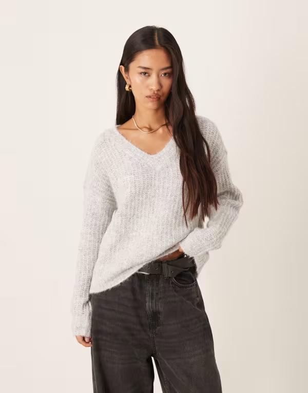 ヴィラ レディース アウター ニット・セーター Vネック セーター ニット VILA fluffy knitted v neck oversized sweater in medium gray melange Medium gray melange グレー