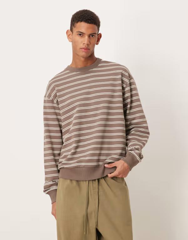 エイソス メンズ アウター パーカー・スウェット リラックスフィット スウェット シャツ ASOS DESIGN relaxed fit sweatshirt in striped BROWN ブラウン
