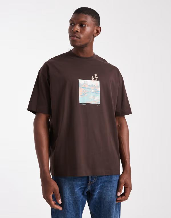 エイソス メンズ トップス Tシャツ グラフィック ASOS DESIGN oversized T-shirt with scenic graphic Java ブラウン 7,489円